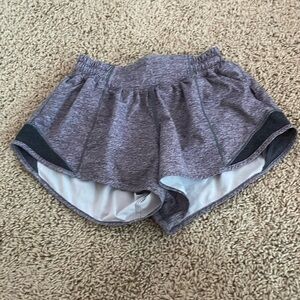 Lululemon Gray Hotty Hot Low Rise 2.5 Shorts Size 2